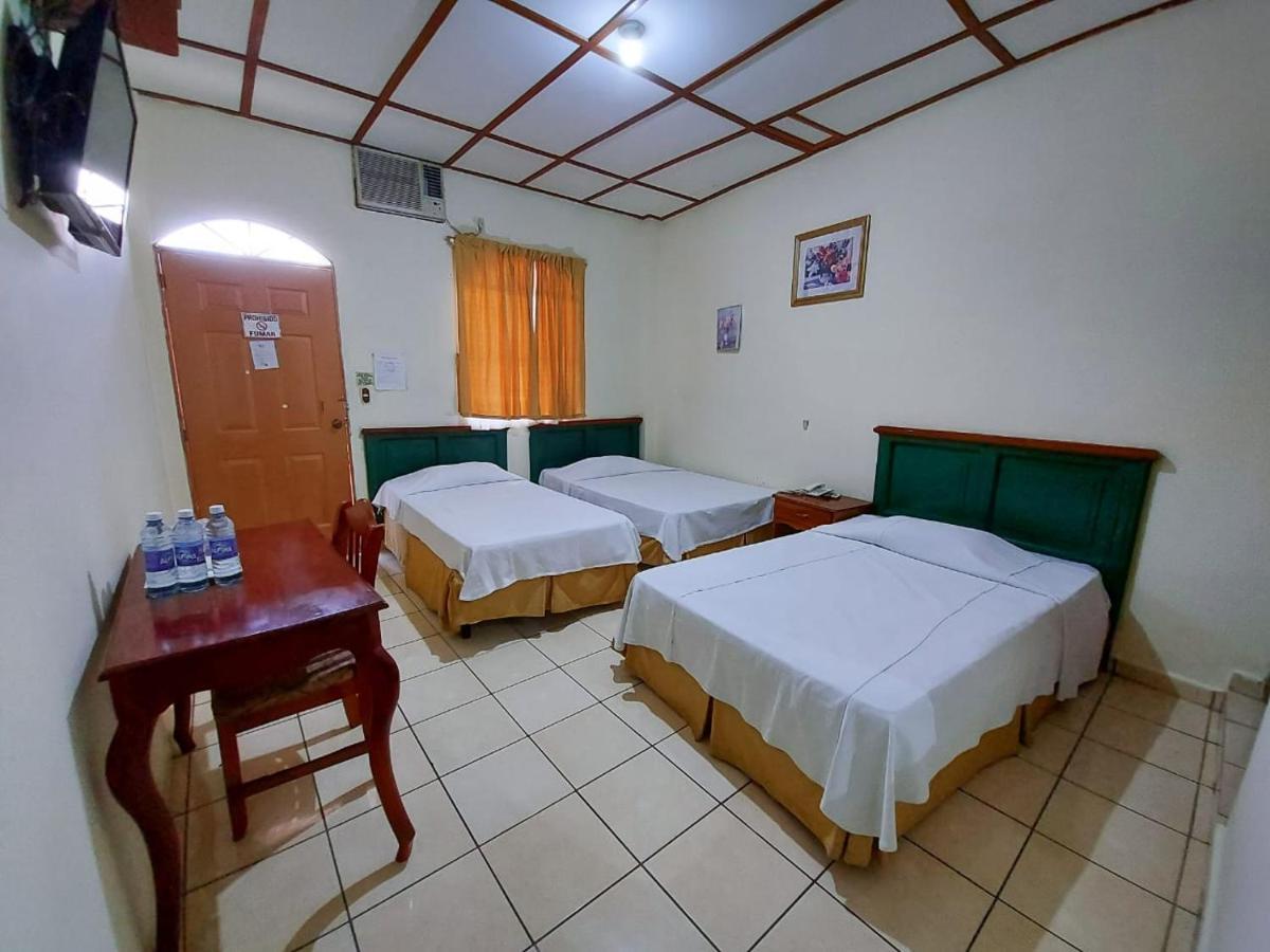 Hotel Continental Plaza Сан-Мигель Экстерьер фото